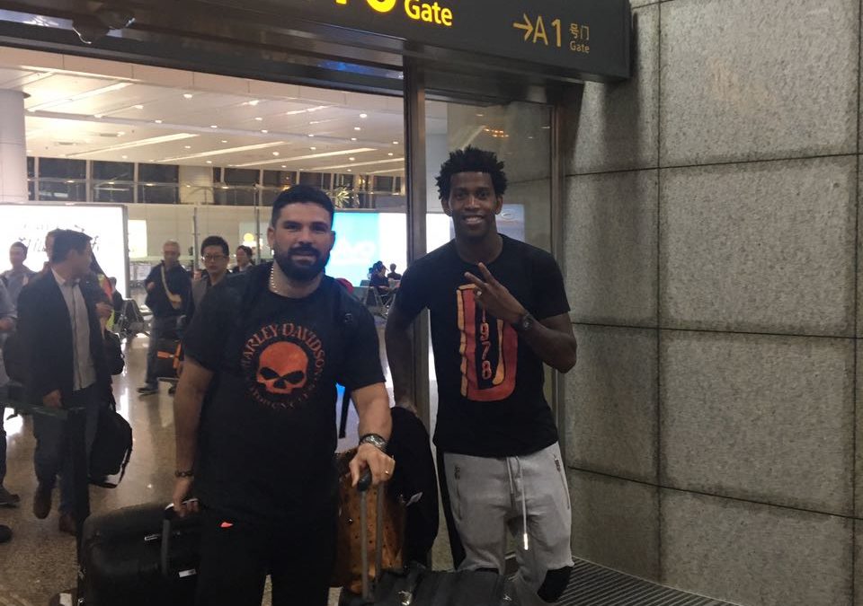 Gil desembarca na China e se reapresenta para pré-temporada no Shandong