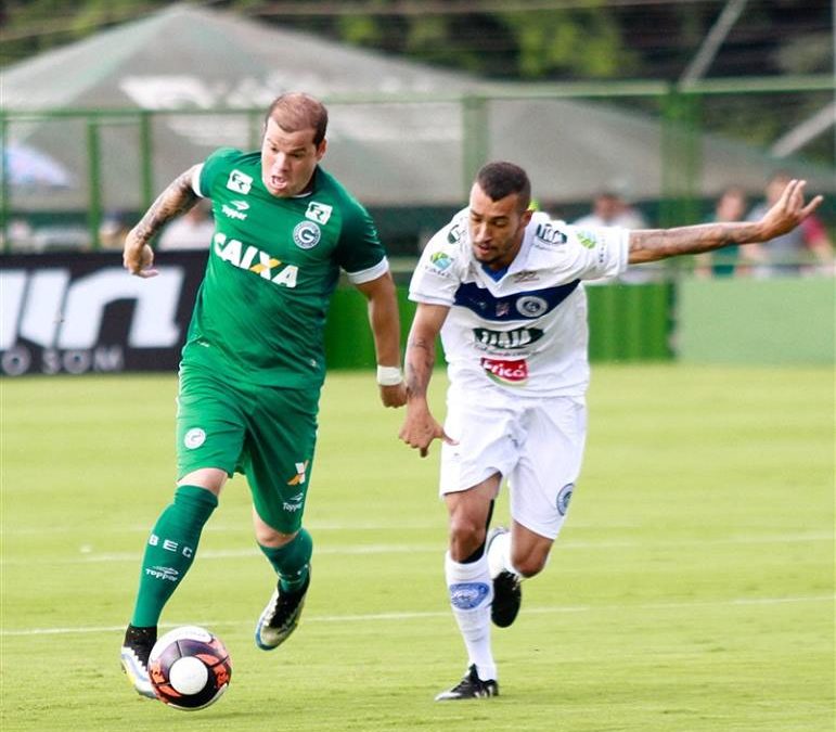 Recuperado, Tiago Luis volta ao Goiás e projeta jogo contra o Fluminense