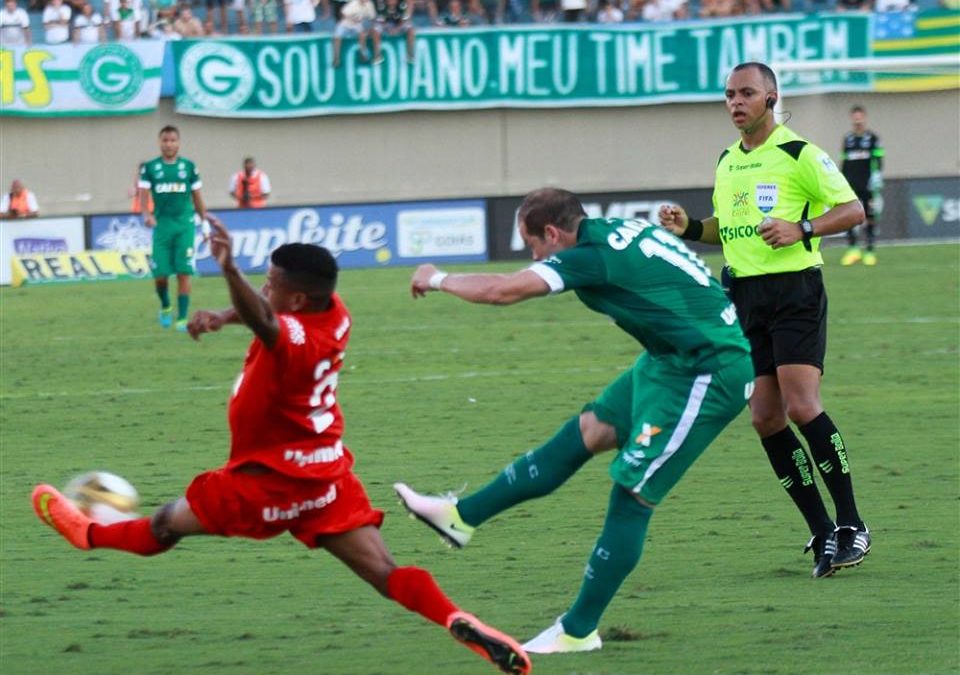 Decisivo com gol e assistências, Tiago Luis comemora Goiás no G4 e projeta clássico de sábado