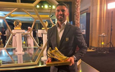 Nos Emirados Árabes, Daniel Bessa recebe troféu por artilharia na Adib Cup